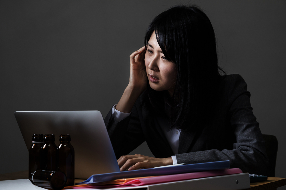 残業などによる睡眠不足と朝のだるさの関係性について